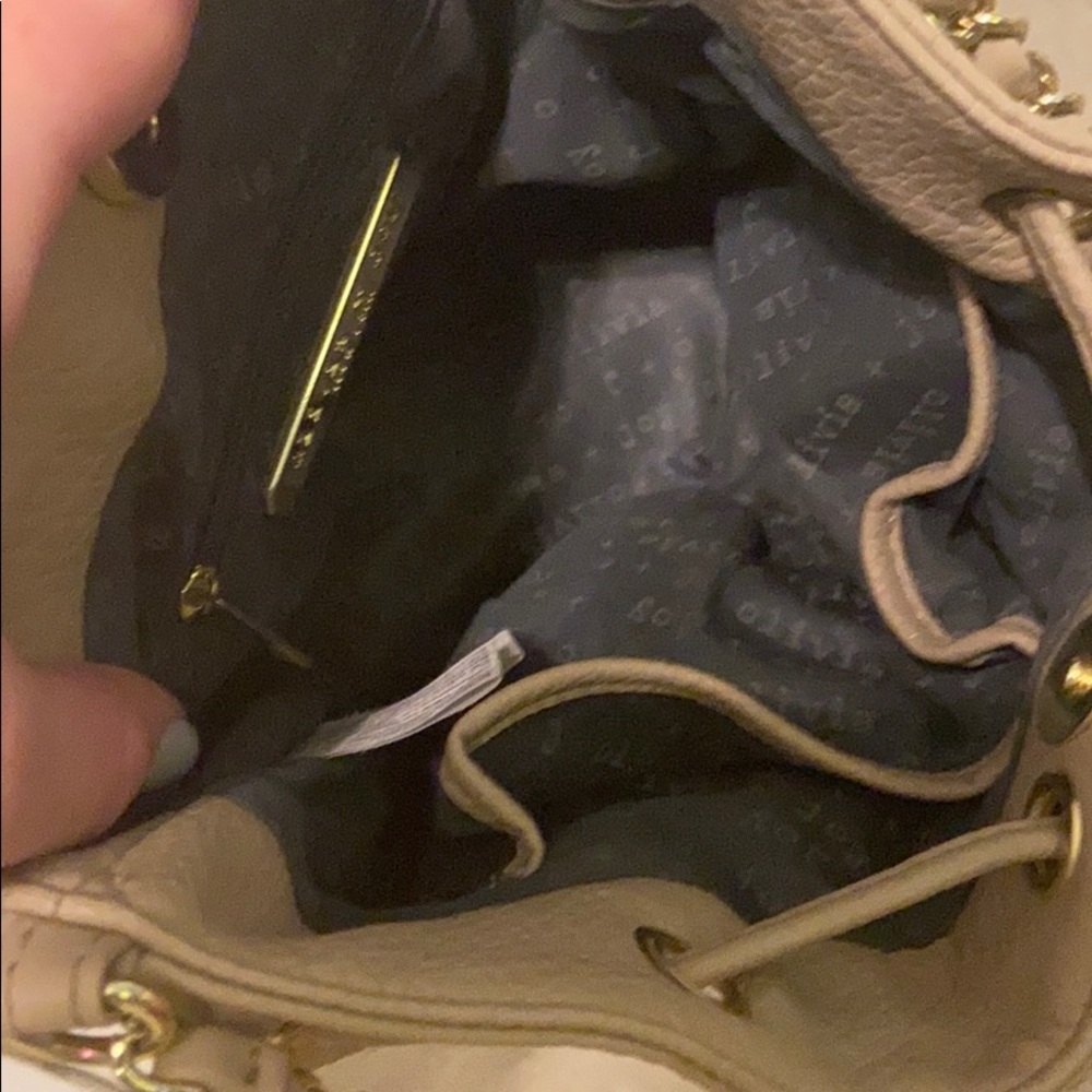 Crossbody - Picture 5 of 6